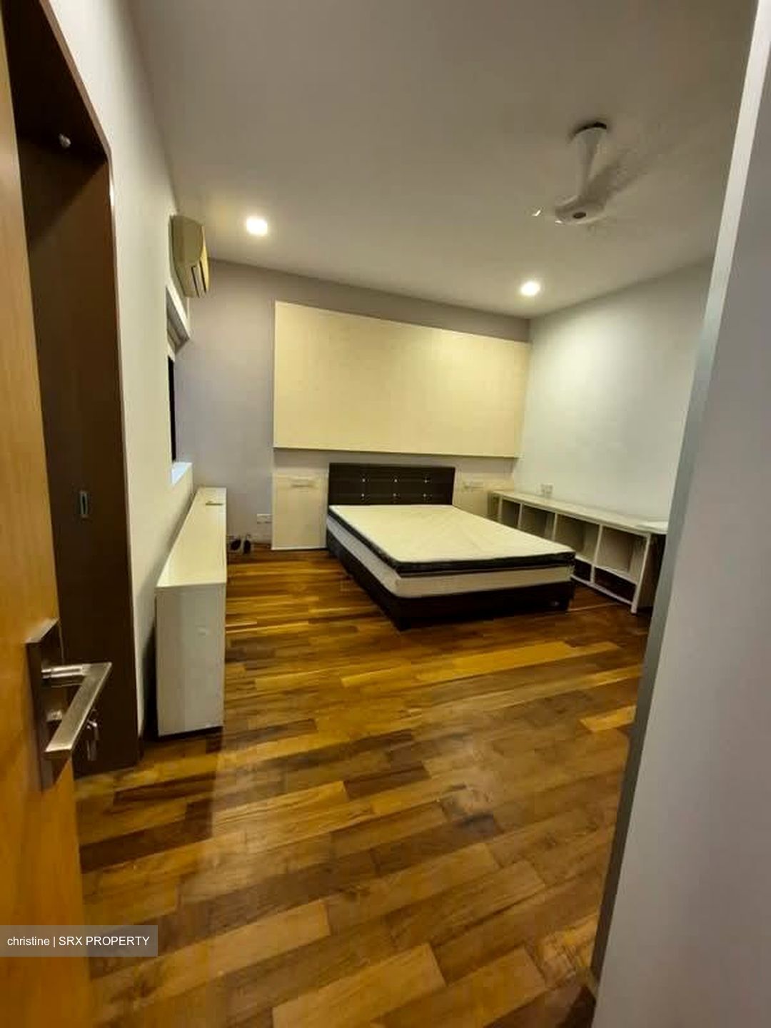Townhouse Apartments (D9), Apartment #545337631